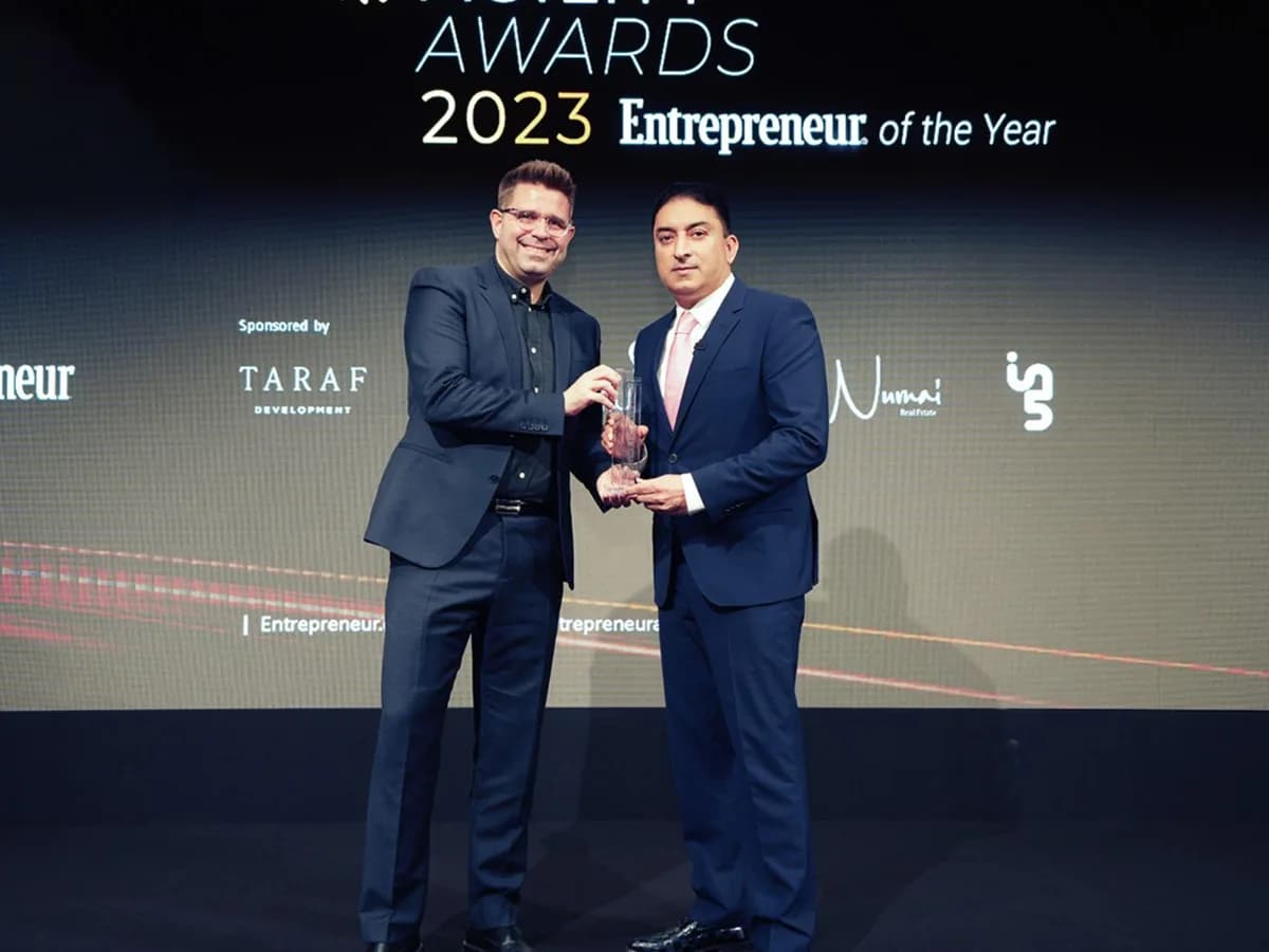 Sheeraz Hasan on the Entrepreneur awards stage, 2023